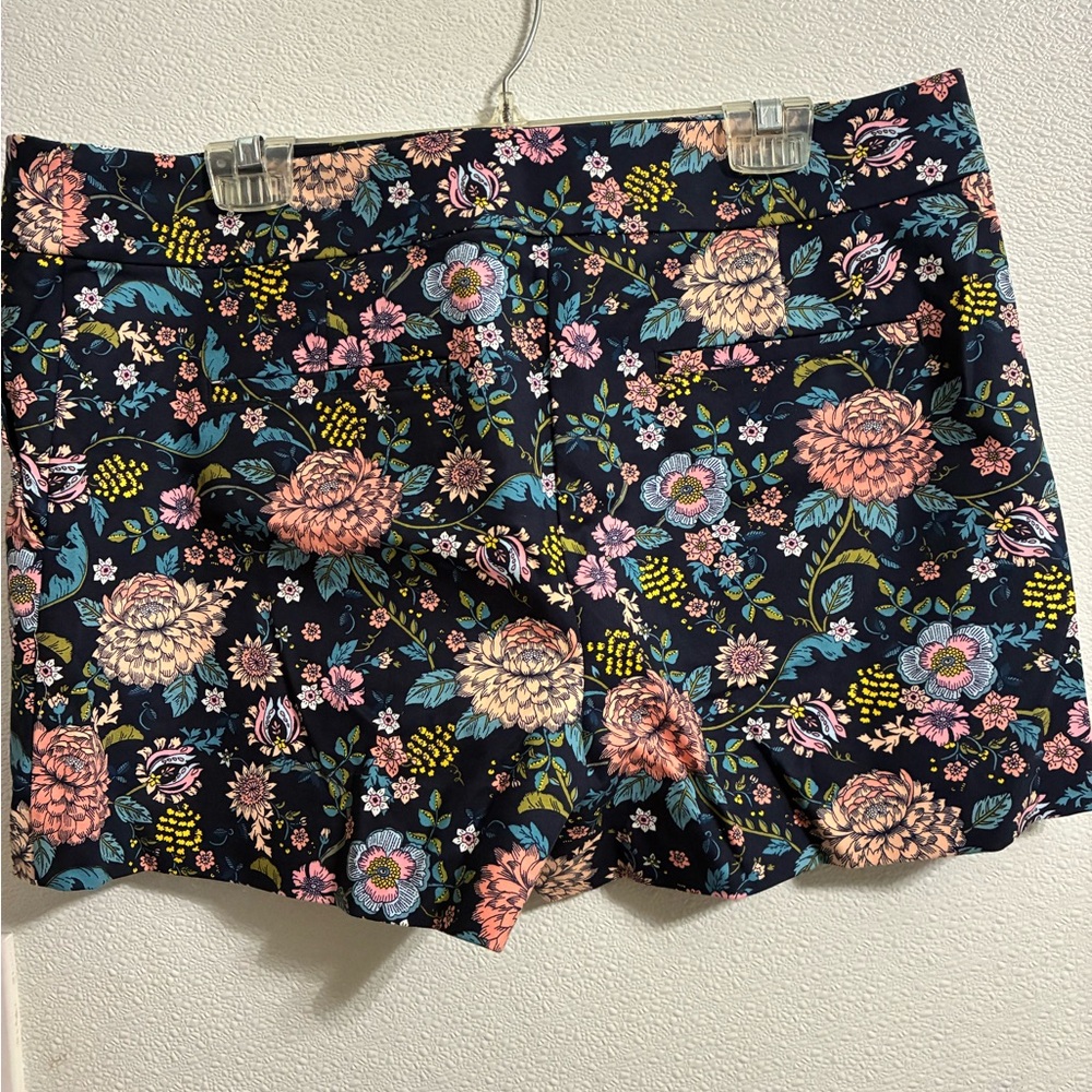 Loft shorts size 14 never worn  the Rivera shorts print blue